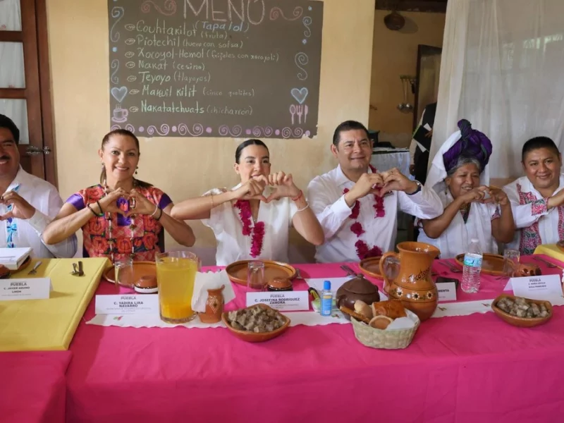 Gobierno de Puebla y Secretaría de Turismo federal firman convenio para promocionar Cuetzalan