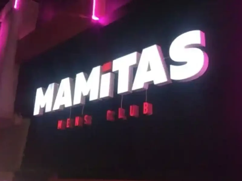 Fachada del club nocturno Mamitas ubicado en Puebla.