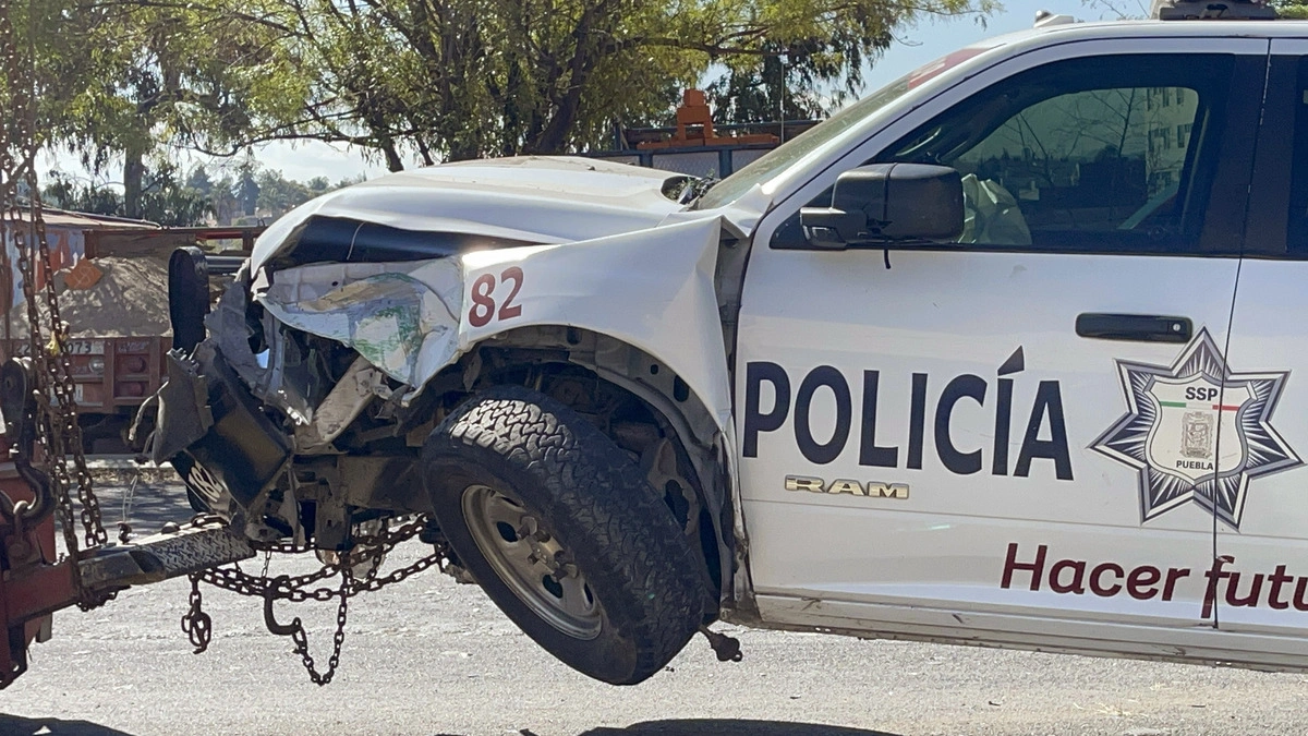 Policías estatales chocan durante persecución en la autopista México-Puebla