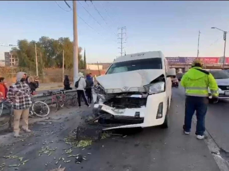 Choque deja cinco peregrinos lesionados en Periférico Ecológico  