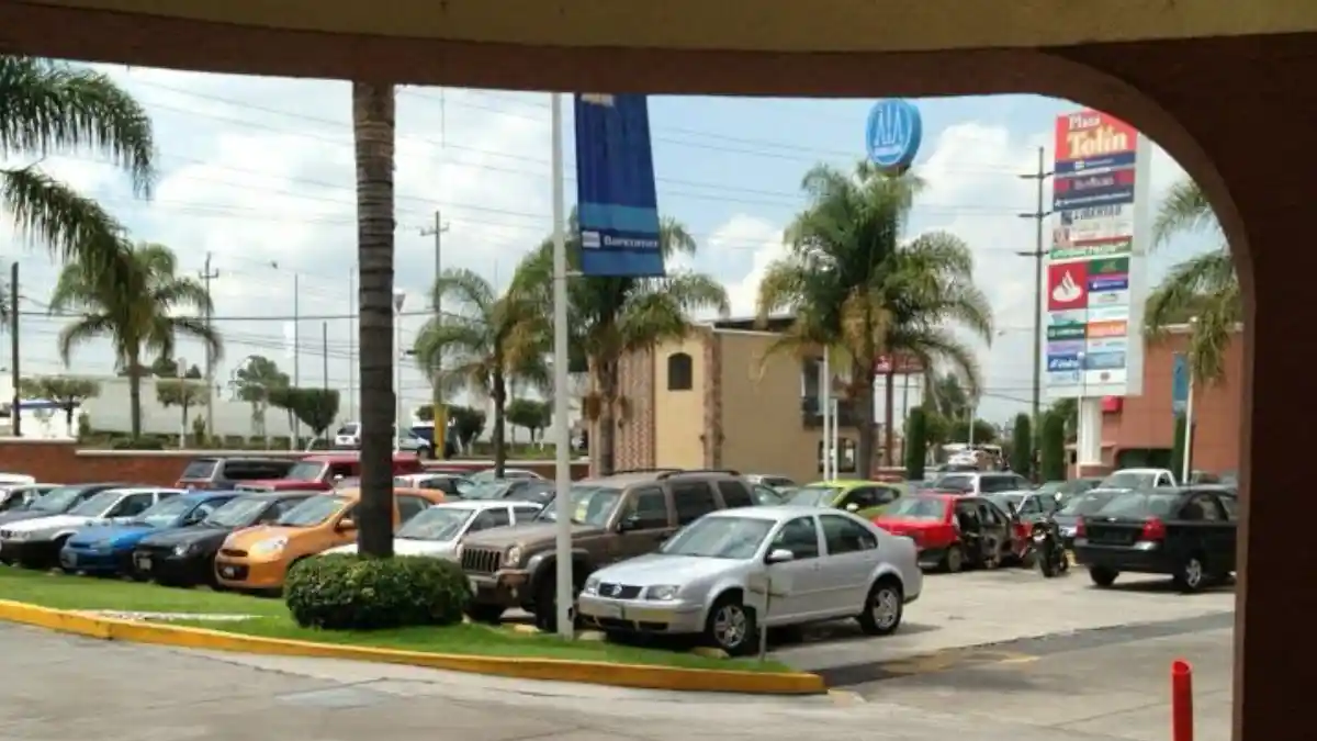Roban medio millón de pesos a un cuentahabiente en Plaza Tolín.