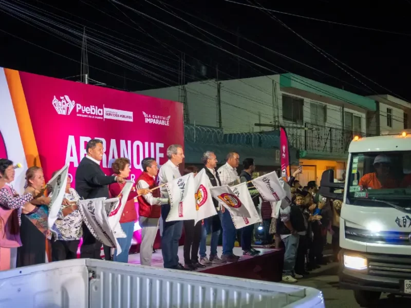 Arranca Pepe Chedraui el Programa Puebla Brilla con modernización de luminarias en Arboledas de Loma Bella