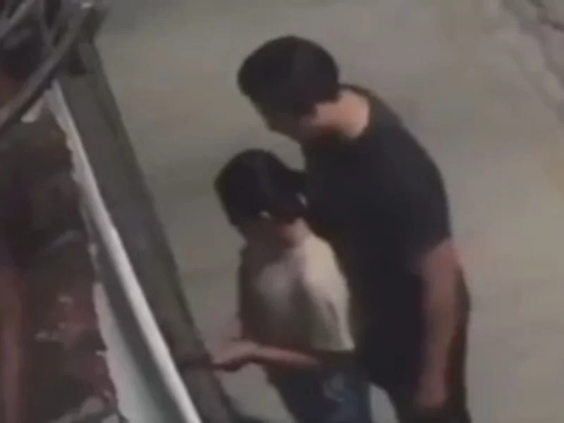 VIDEO: Sujeto acosa a una joven en la colonia El Cerrito