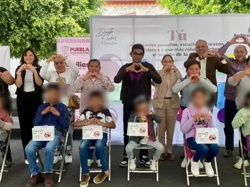DIF estatal entrega 50 aparatos auditivos en coordinación con la Fundación Dante Eludier
