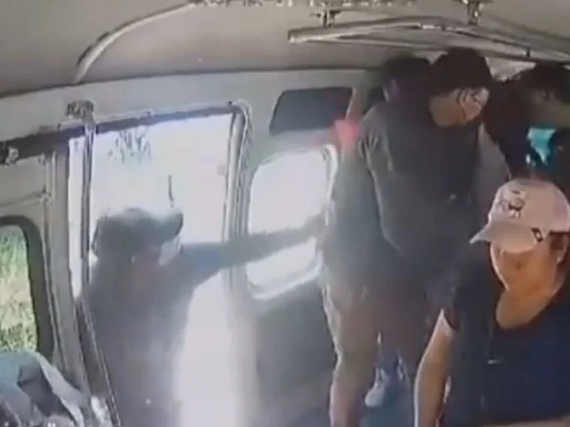 VIDEO: Delincuentes asaltan a pasajeros de la ruta 41 en Amalucan
