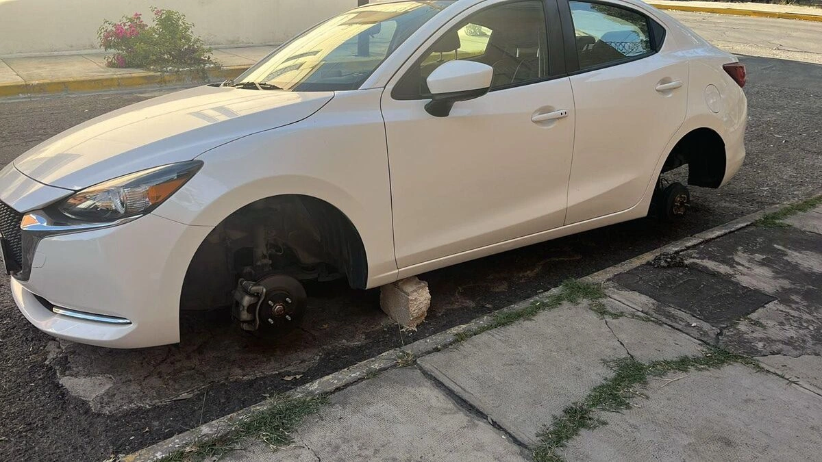 Desvalijan auto en San José Vista Hermosa a pesar de contar con seguridad privada