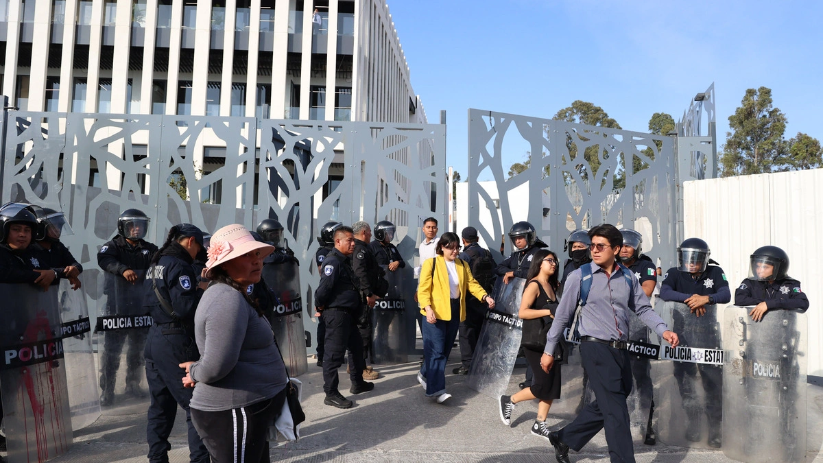 Tras bloqueo de pobladores, nueva sede del Congreso de Puebla tendrá salida de emergencia