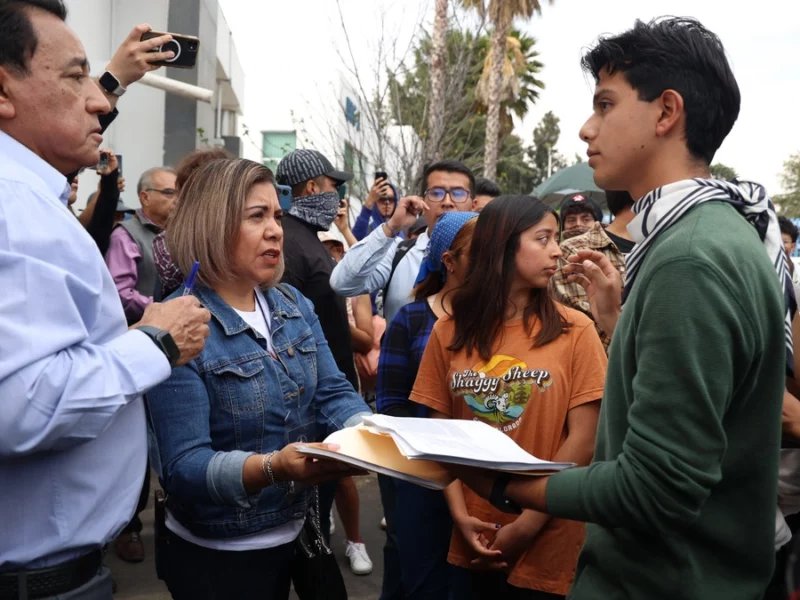 Entrega BUAP respuesta a pliego petitorio de estudiantes en paro 
