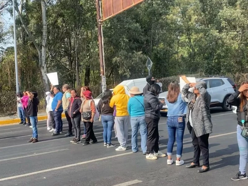 Bloquean el bulevar Forjadores por incidente con arma en primaria de la Romero Vargas  