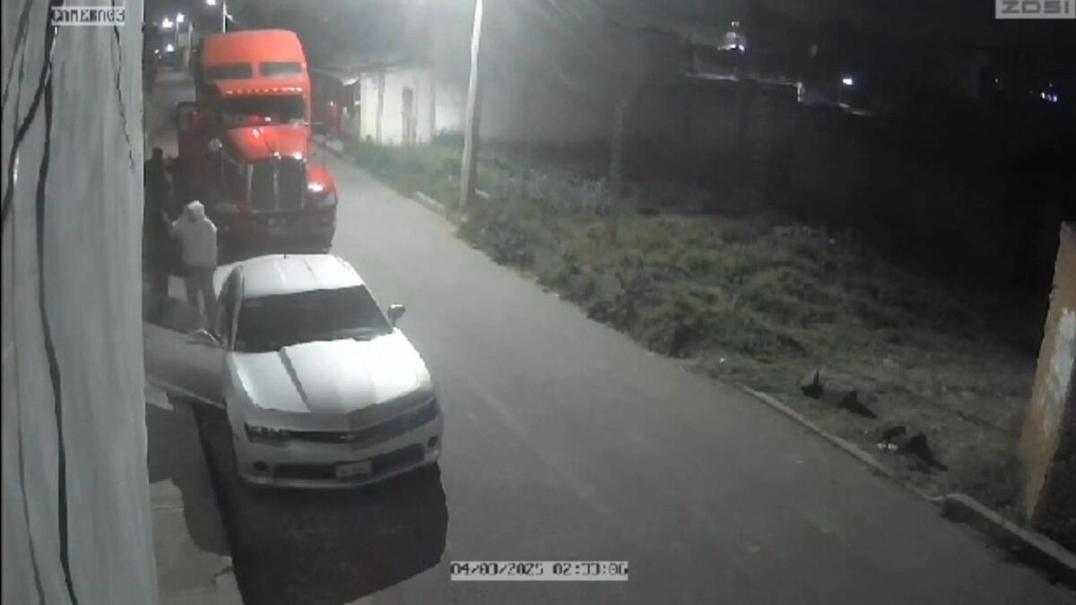 VIDEO: Utilizan un Camaro para asaltar a transportistas en San Pedro Cholula