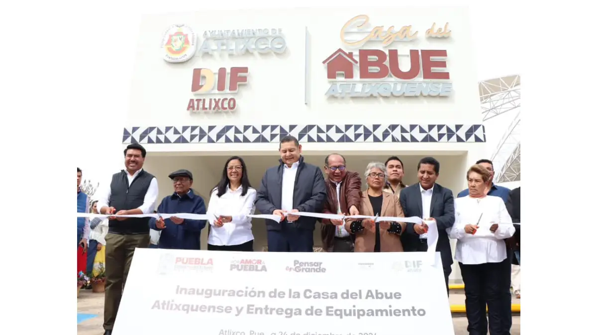 Alejandro Armenta y Ariadna Ayala inaugura la casa del abue Atlixquense