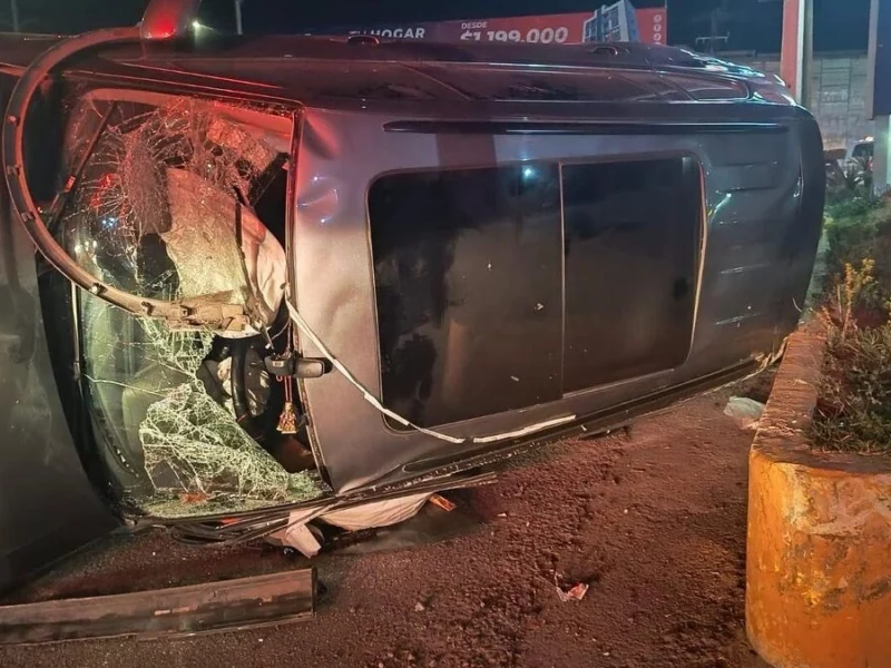 Buscan al conductor de un Cupra que provocó grave accidente en Periférico Ecológico