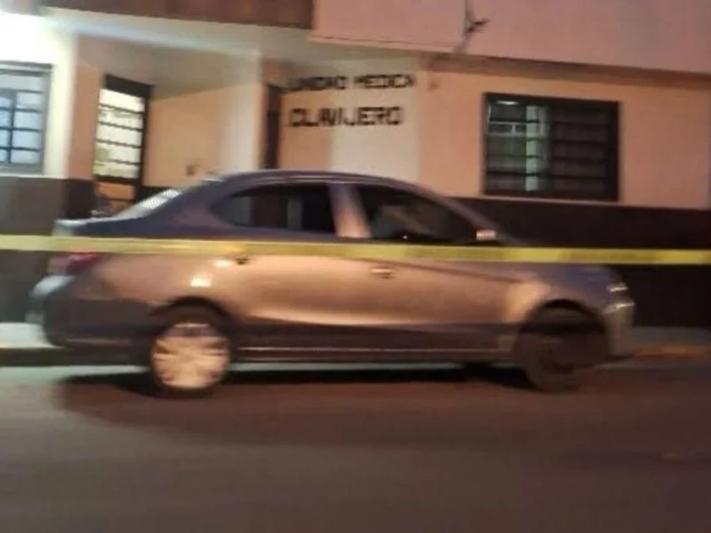 FGE investiga a un conductor que llegó herido de bala a una clínica en Clavijero
