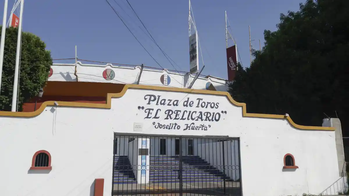 Gobierno de Puebla analiza permanencia de corrida de toros y pelas de gallos en la feria.