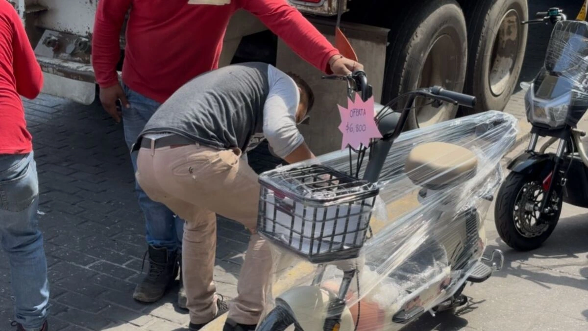 Decomisan cientos de motocicletas chinas en el Centro Histórico de Puebla
