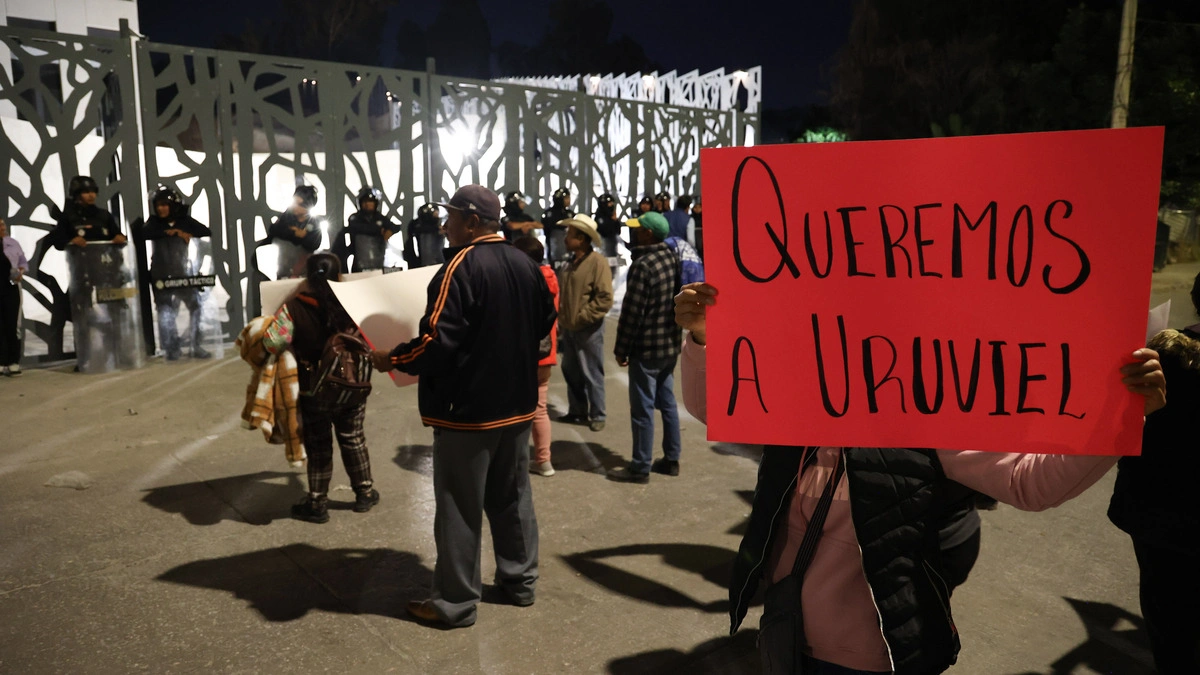 Aunque se manifiesten, el gobierno no negociará la libertad de delincuentes: Armenta  