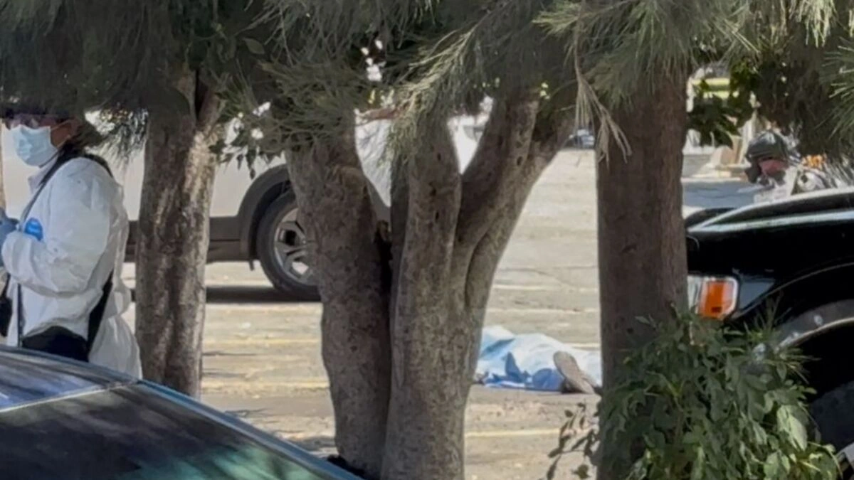 Matan a golpes a un hombre en el estacionamiento del mercado Morelos