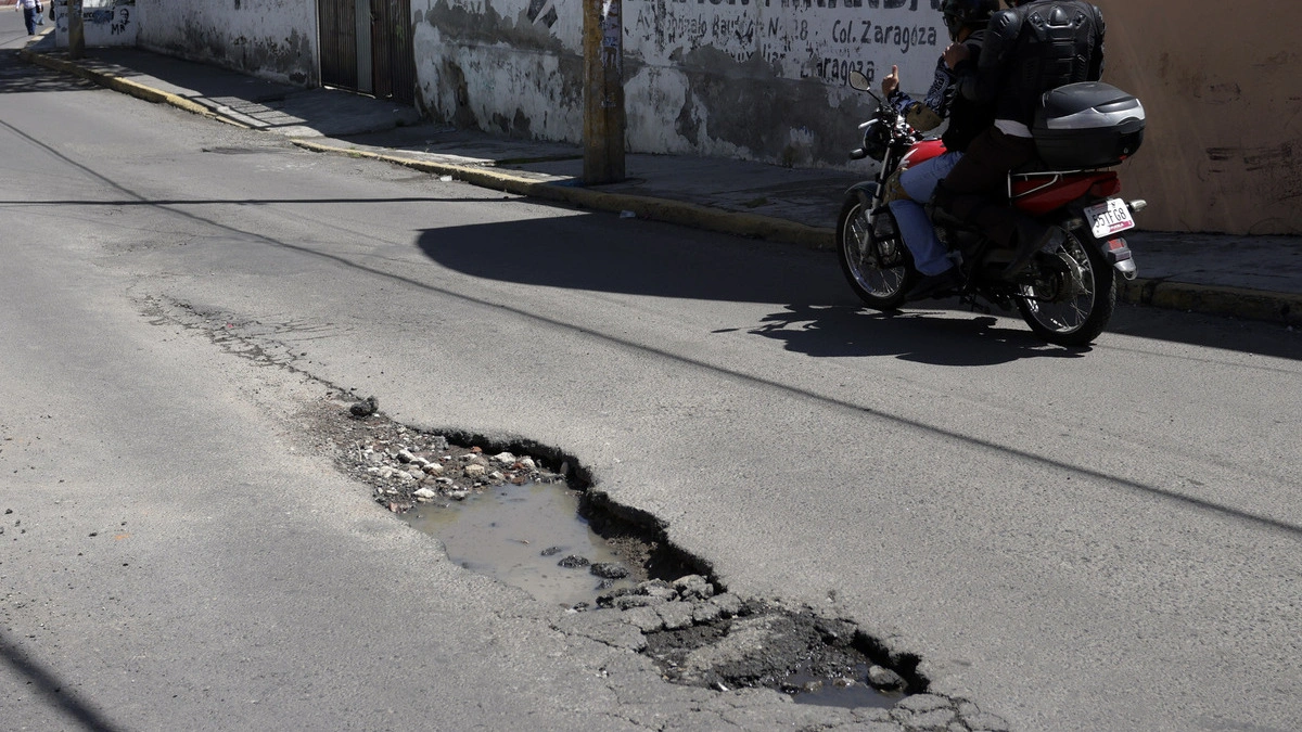 Lanzan licitación para realizar labores de bacheo en juntas auxiliares de Puebla 