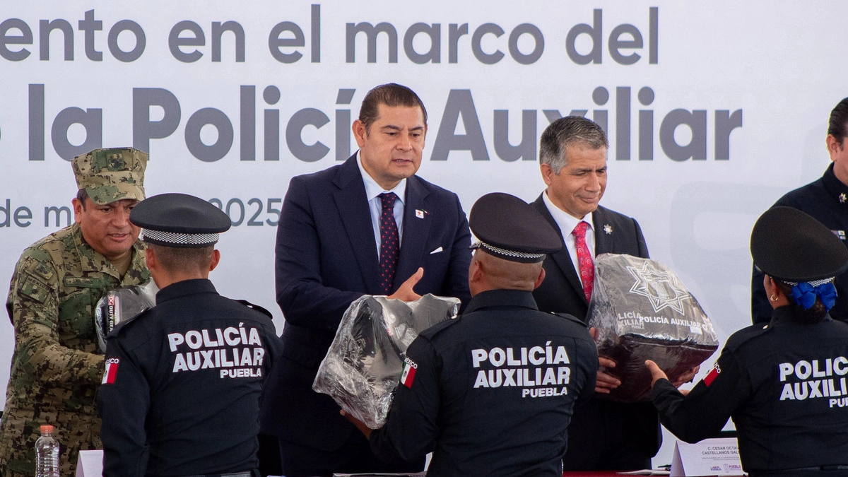 Armenta anuncia aumento salarial y acceso a programas sociales en la Policía Auxiliar