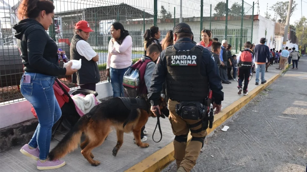 Tras las protestas, la SSC implementó un operativo en la primaria de la Romero Vargas.