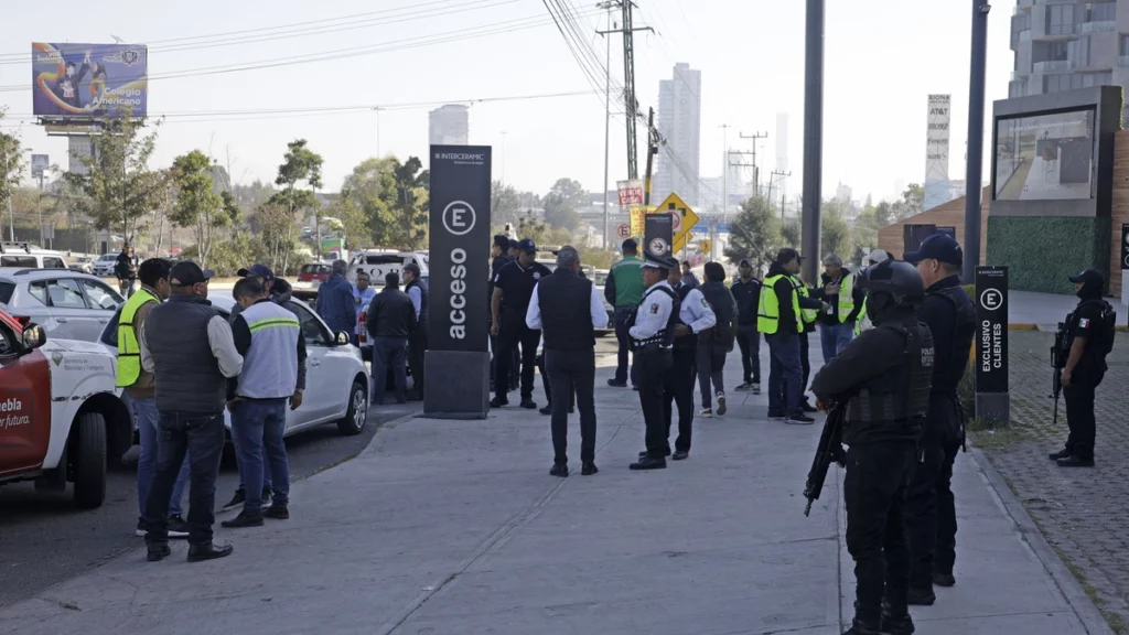 En el operativo contra transporte pirata en Lomas de Angelópolis no detuvieron a rutas de Movilomas.