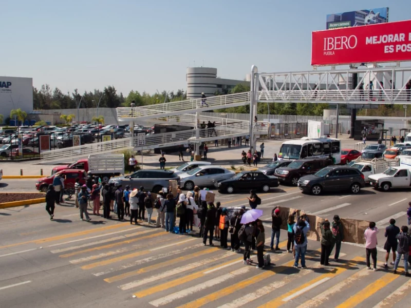 Sí habrá paso peatonal sobre la Vía Atlixcáyotl a la altura del CCU