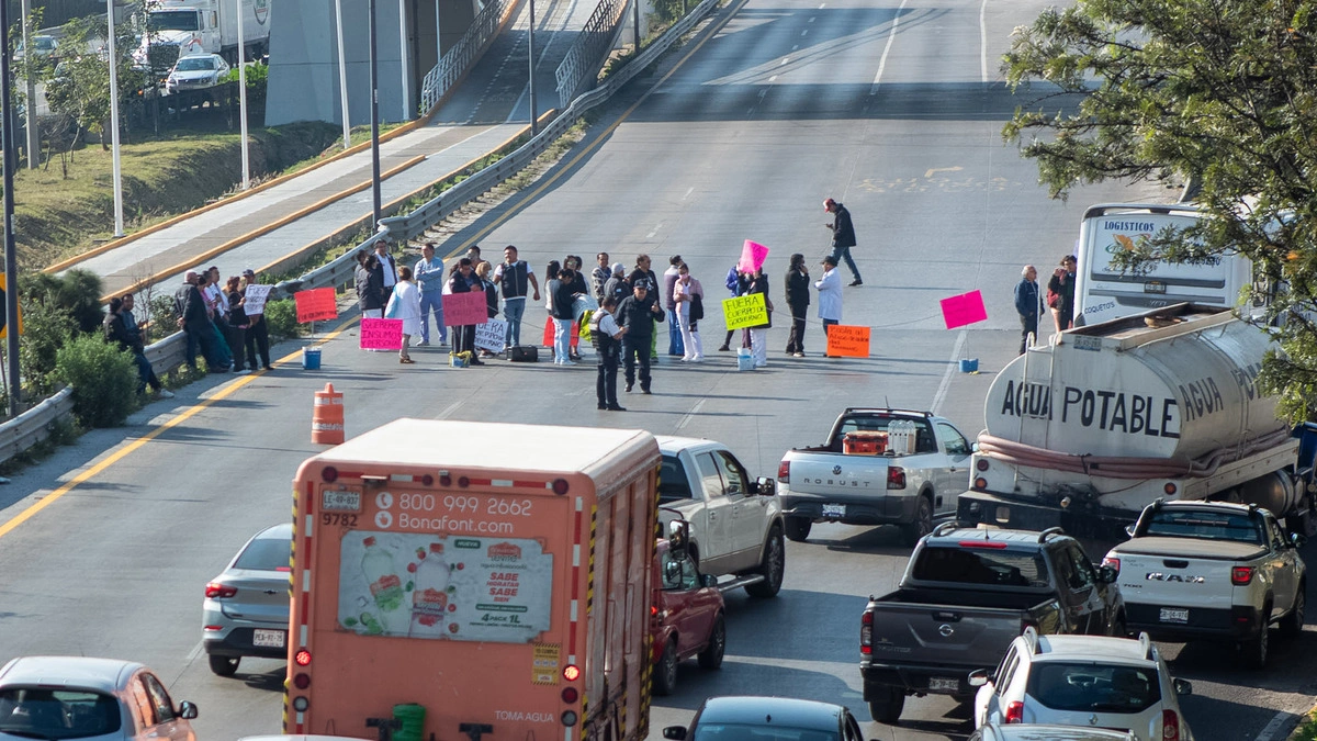 7 protestas en un día colapsan vialidades en Puebla