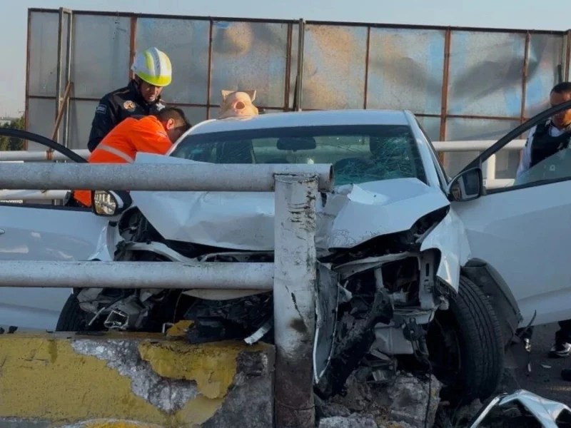 Se roban un auto de agencia y lo chocan en el distribuidor de la CAPU