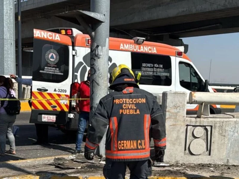 Choque de la ruta 21 en la Calzada Ignacio Zaragoza deja 8 pasajeros heridos 
