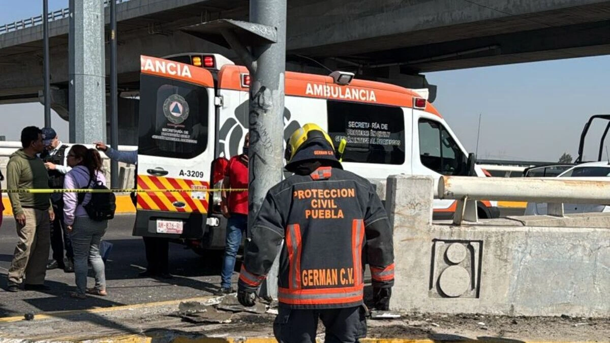 Choque de la ruta 21 en la Calzada Ignacio Zaragoza deja 8 pasajeros heridos 