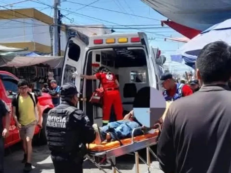 Hombre ataca a tres personas sin motivo alguno en el tianguis de Atlixco