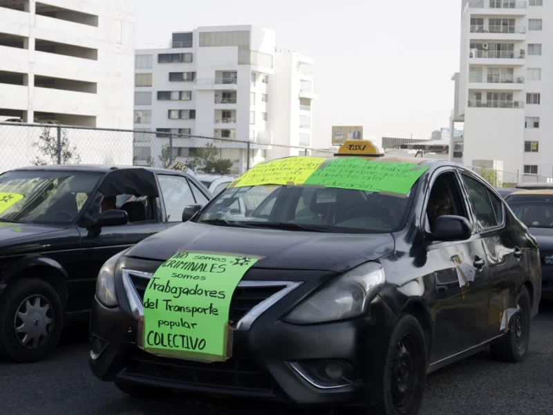 El negociazo de la 28 de Octubre: 35 mil personas usan taxis pirata en Periférico y Lomas 