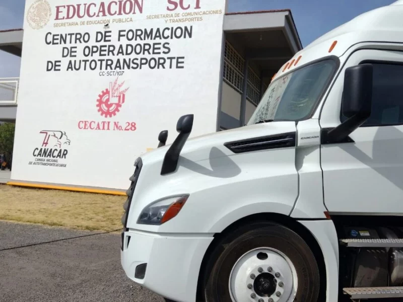 Capacitarán a migrantes poblanos para que puedan trabajar como transportistas en la Canacar 