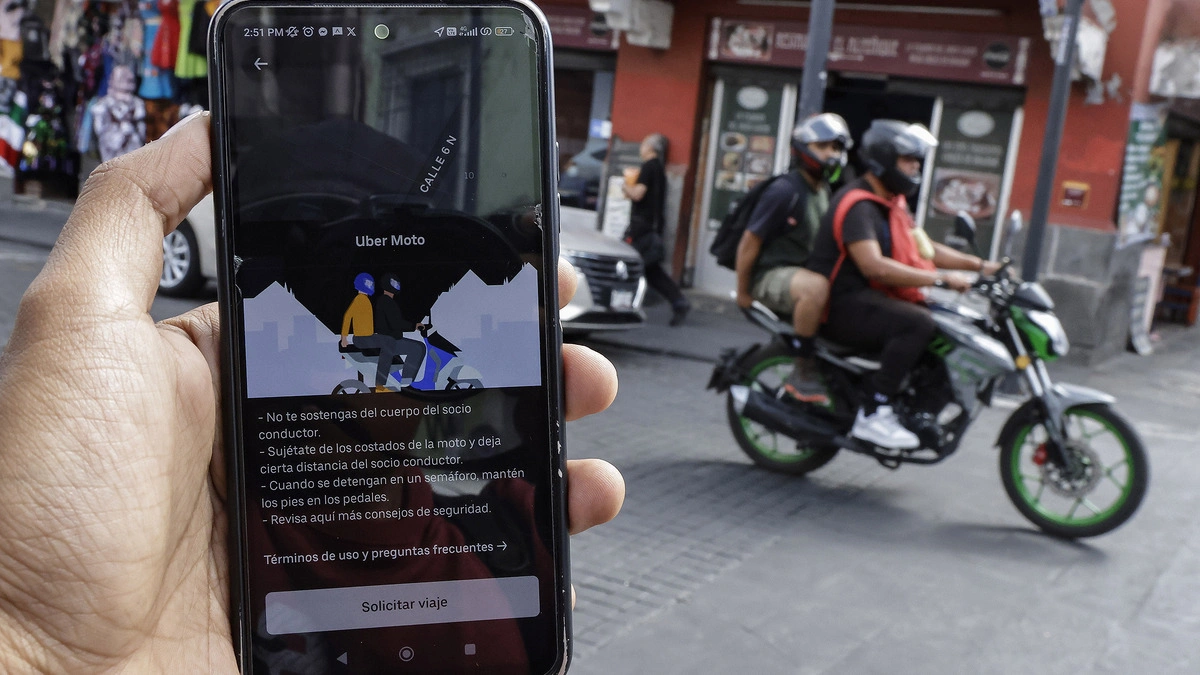 Hasta 57 mil pesos la multa por conducir una Uber Moto en Puebla 