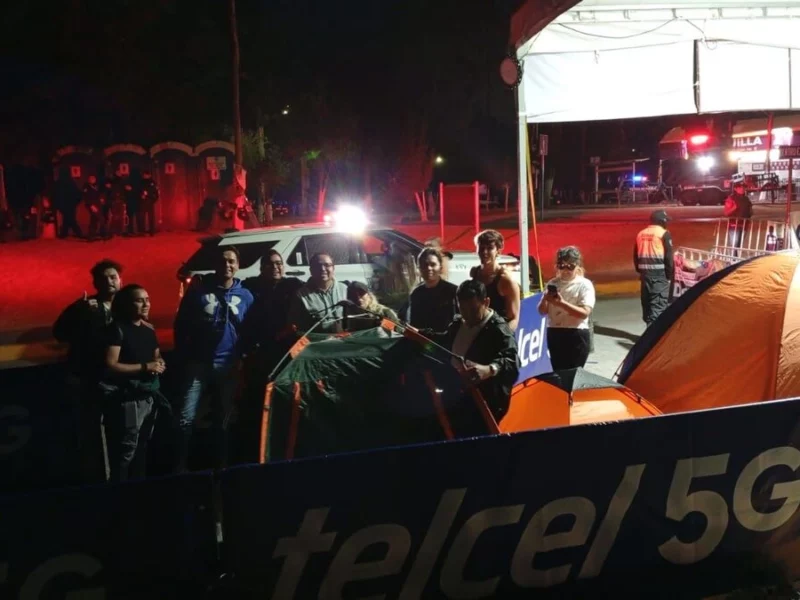 La euforia por ver a Belinda en la Feria de Puebla: fans hacen fila una noche antes  