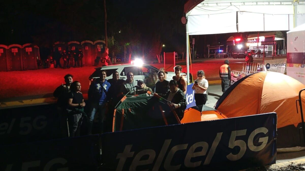 La euforia por ver a Belinda en la Feria de Puebla: fans hacen fila una noche antes  