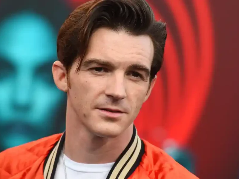El cantante Drake Bell en el estreno de la película "Mi ex es un espía".