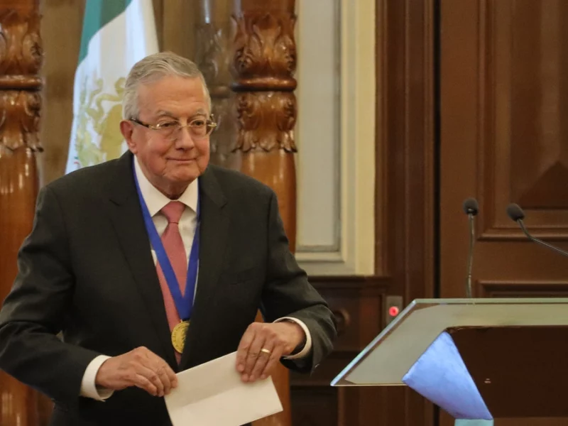 El médico poblano Guillermo Ruiz Argüelles gana el premio Carlos Slim en Salud 2025