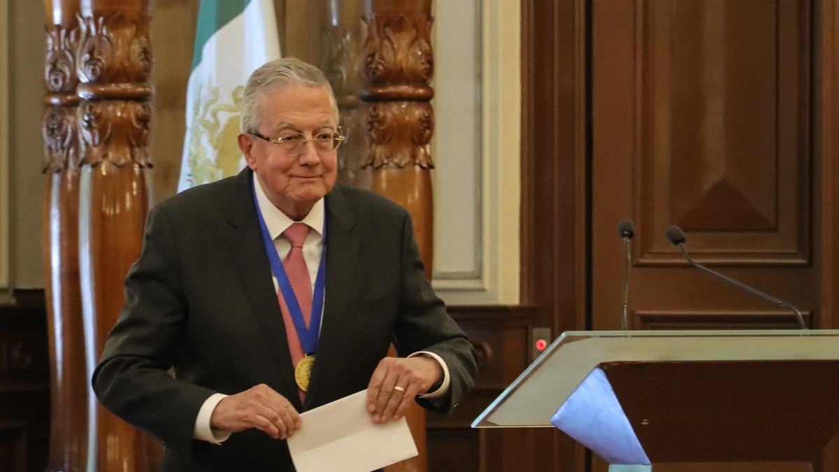 El médico poblano Guillermo Ruiz Argüelles gana el premio Carlos Slim en Salud 2025