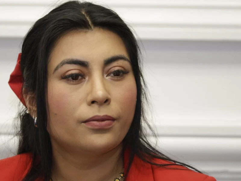 La diputada Nora Escamilla es víctima de los ponchallantas en la México-Puebla  