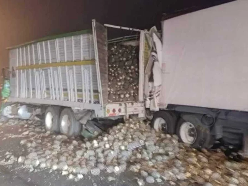 Accidente en la Puebla-Orizaba deja un muerto, un prensado y actos de rapiña  