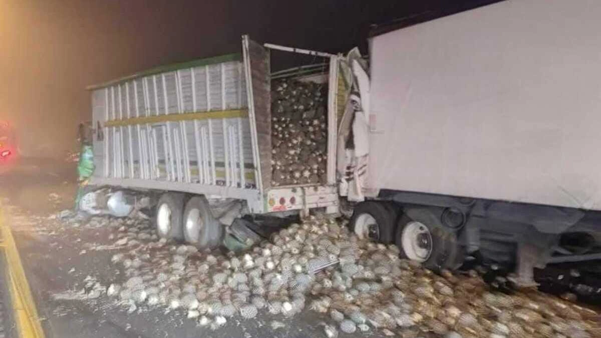 Accidente en la Puebla-Orizaba deja un muerto, un prensado y actos de rapiña  