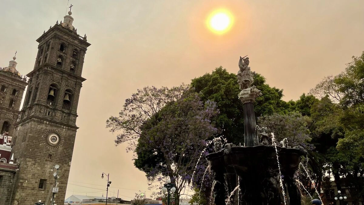 ¡No es un filtro! El cielo de Puebla se tornó naranja por esta razón