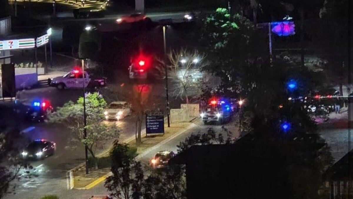 Atacan a balazos NVBola Tower en Lomas de Angelópolis  