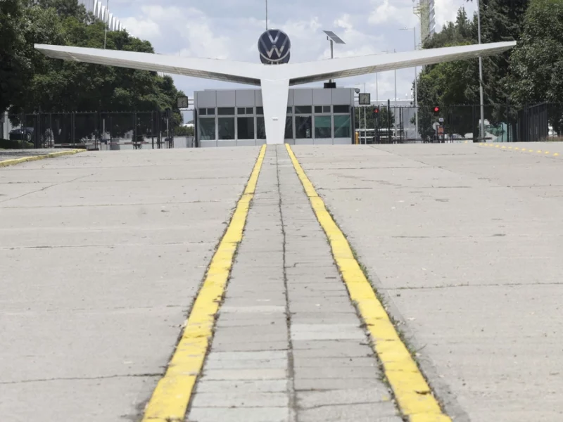 En plena caída de producción, Volkswagen se va a paro técnico parcial en Semana Santa  
