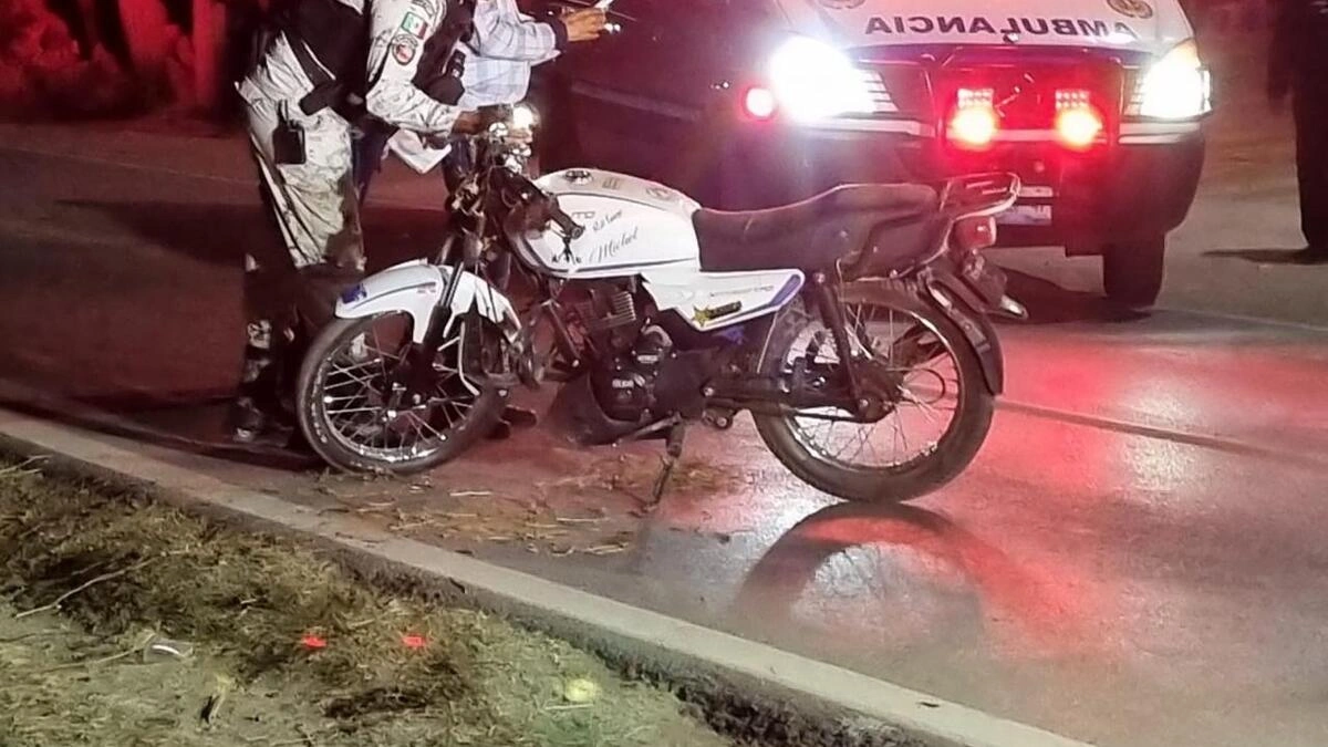 IMAGEN FUERTE: Motociclista muere decapitado por cable de luz en Guadalupe Victoria