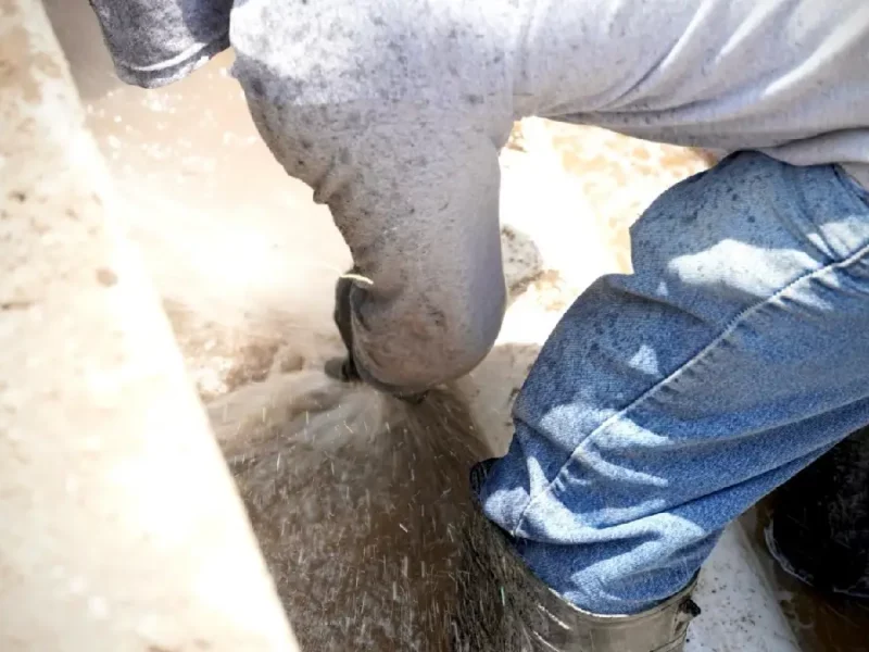 Mejora la distribución de agua en Santa María Xixitla con trabajos de reparación y mantenimiento del SOSAPACH