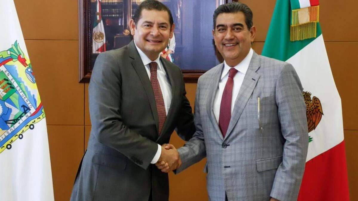 Alejandro Armenta se reúne con Sergio Salomón; lo invita a la pelea de “La Bonita” 