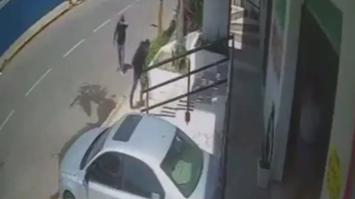 VIDEO: Hombres armados asaltan a pacientes de un consultorio en Cuautlancingo