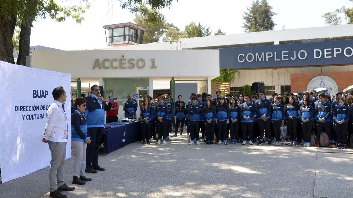 Entregan uniformes a más de 600 atletas y entrenadores de la BUAP